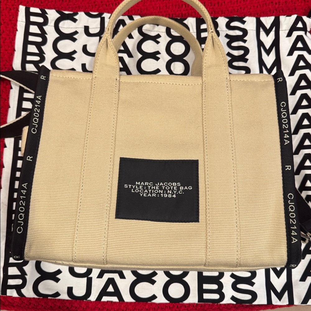 THE JACQUARD MEDIUM TOTE BAG - Picture 2 of 9